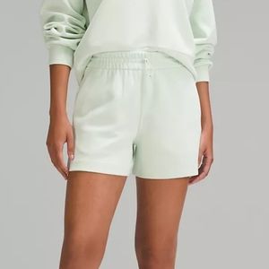 Lululemon Softstreme High-Rise Shorts in Kohlrabi Green, size Women 12